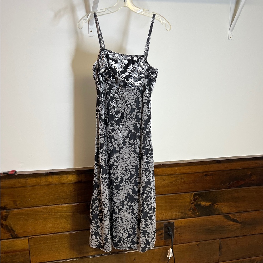 NWT Amazon Y2K Style Elegant Black and Silver Floral Velvet Dress- M